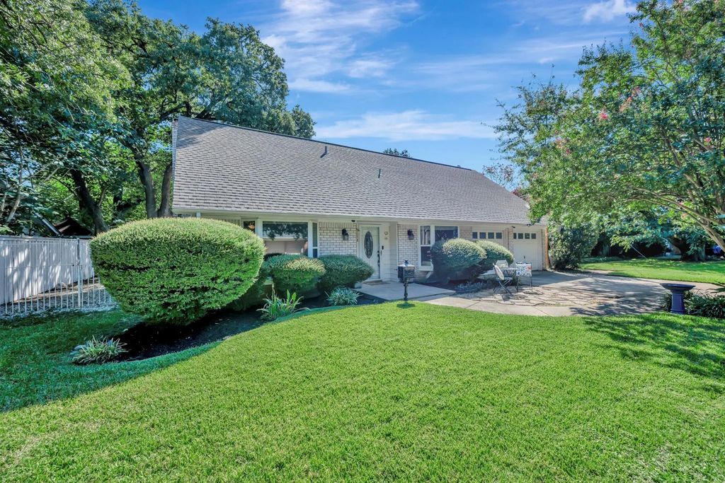 815 Waggoner Drive, Arlington