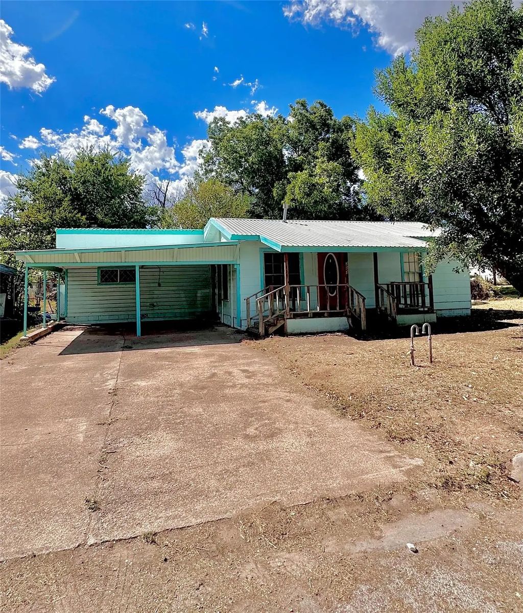 303 N Cryer, Winters