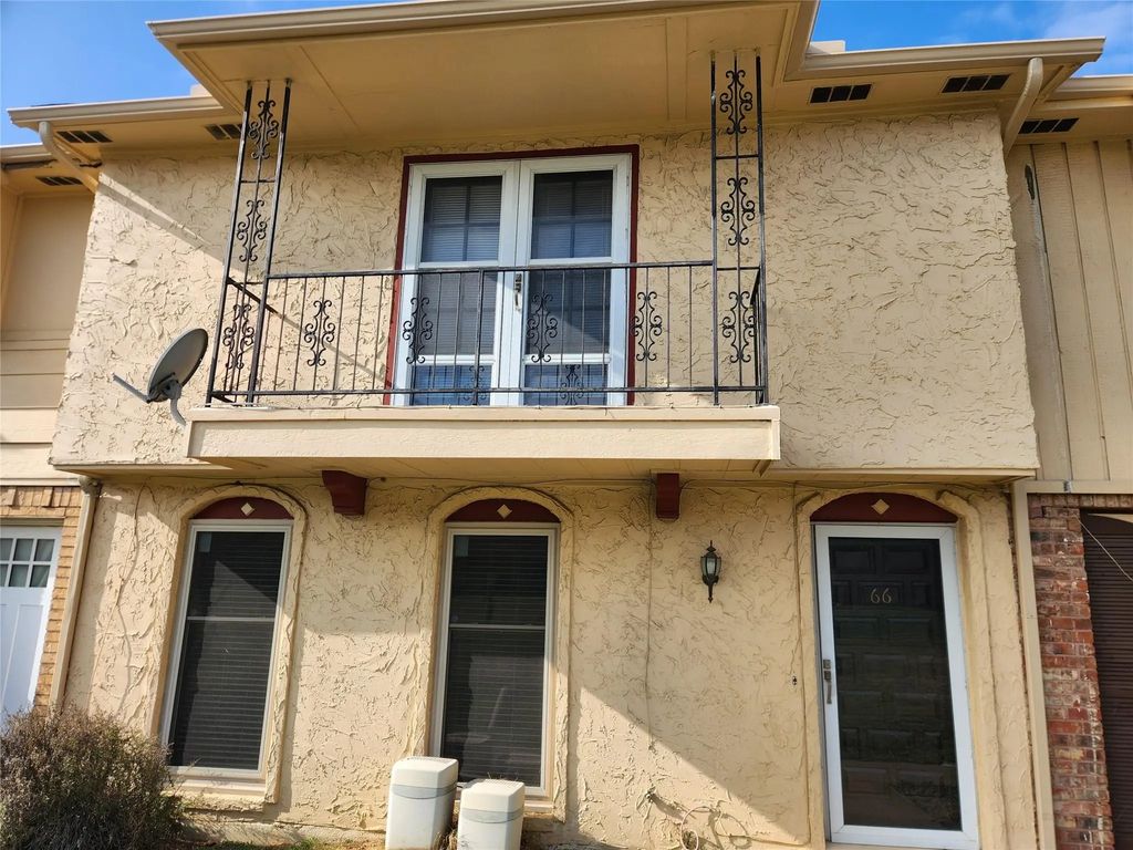 66 E Mountain Creek Drive 66, Grand Prairie