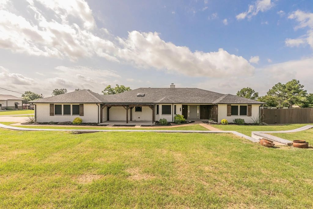 3711 Indian Creek Trail, Granbury