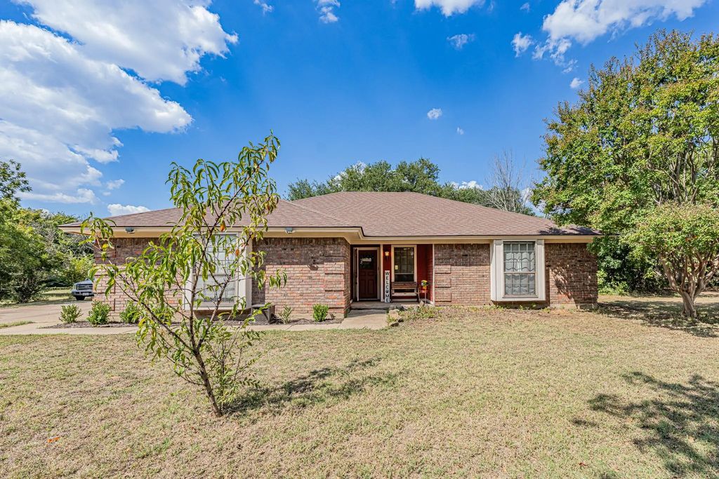 8221 County Road 518, Burleson