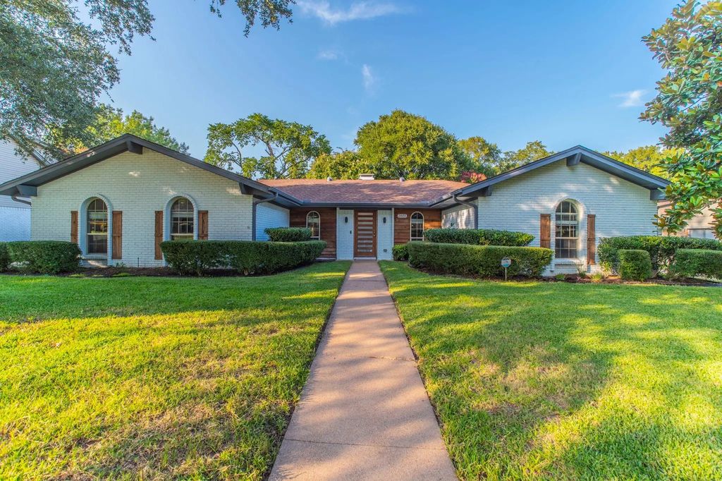 2605 Briarwood Drive, Plano