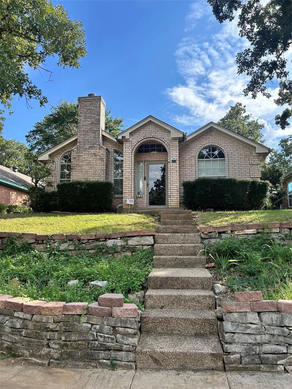432 E Ash Lane, Euless