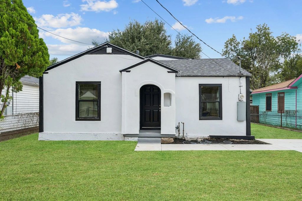 1406 Mentor Avenue, Dallas