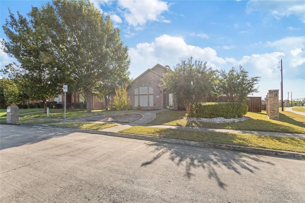 204 Trinity Drive, Lancaster