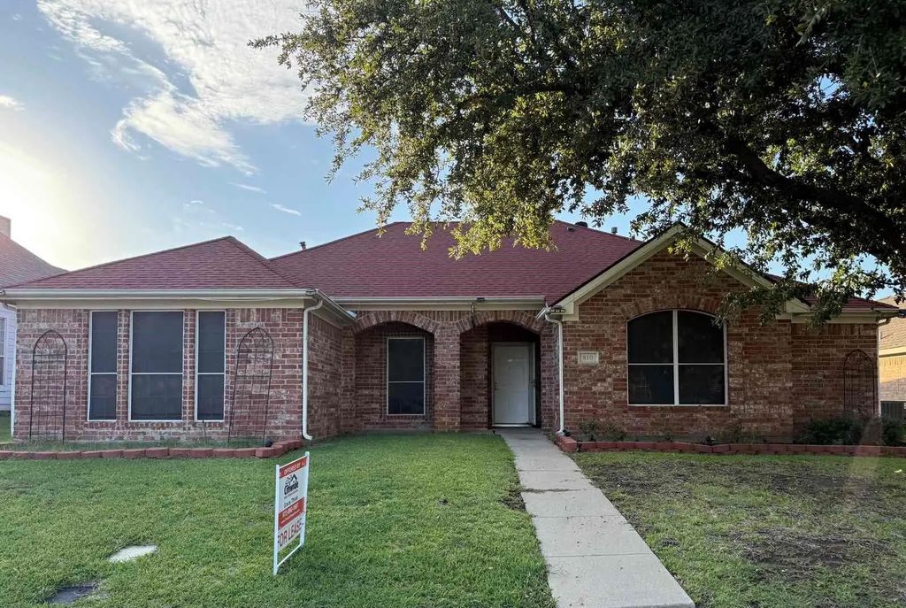 810 Summit Peak, Lewisville