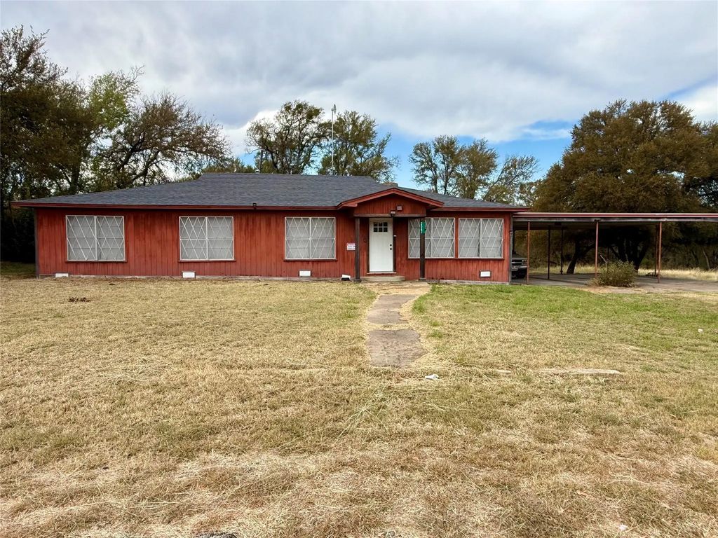 2547 State Highway 31, Hubbard