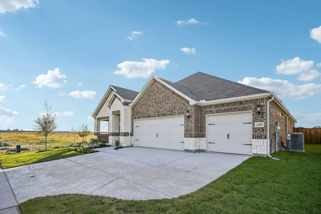 4205 Granbury Drive, Farmersville
