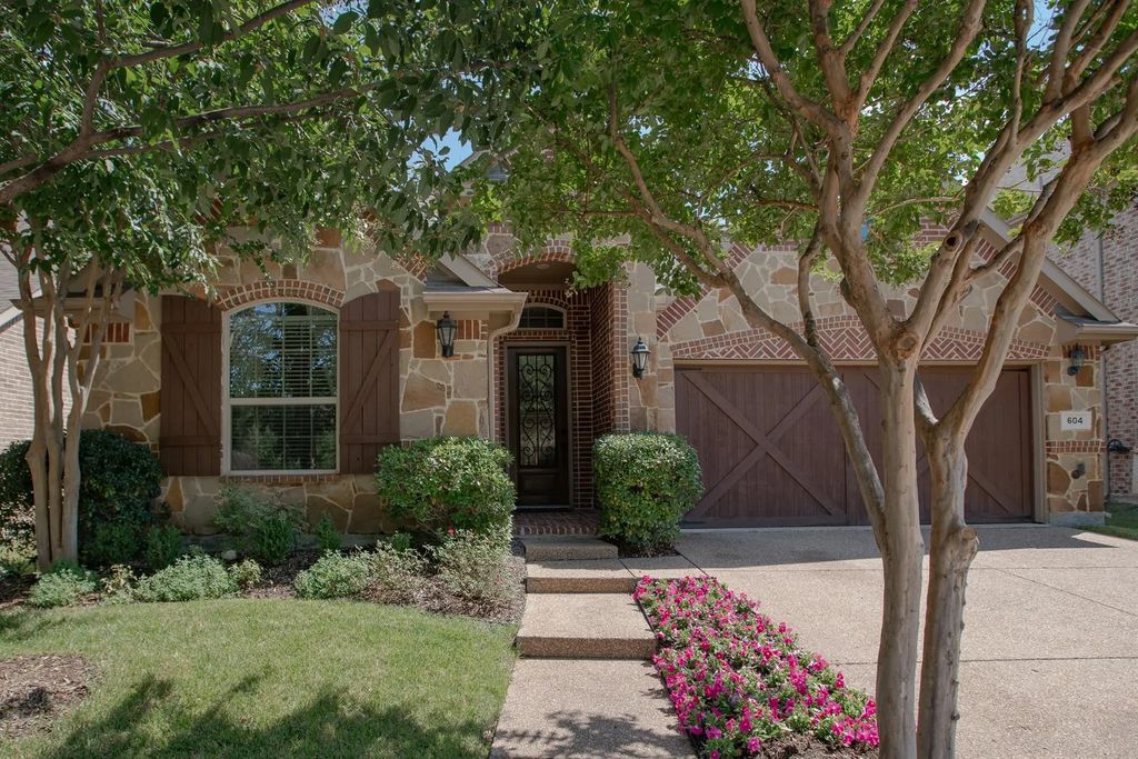 604 Satinwood Lane, Euless