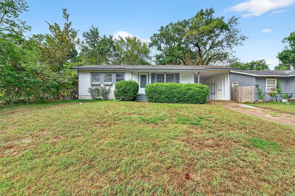 1112 Redbud Street, Denison