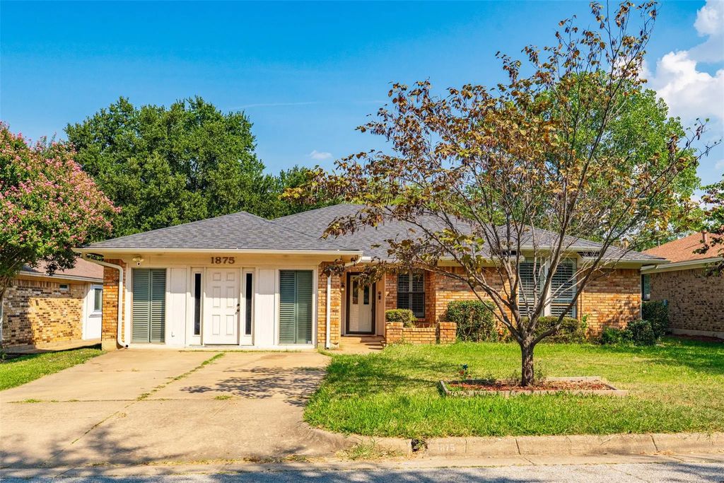 1875 Larkspur Drive, Arlington