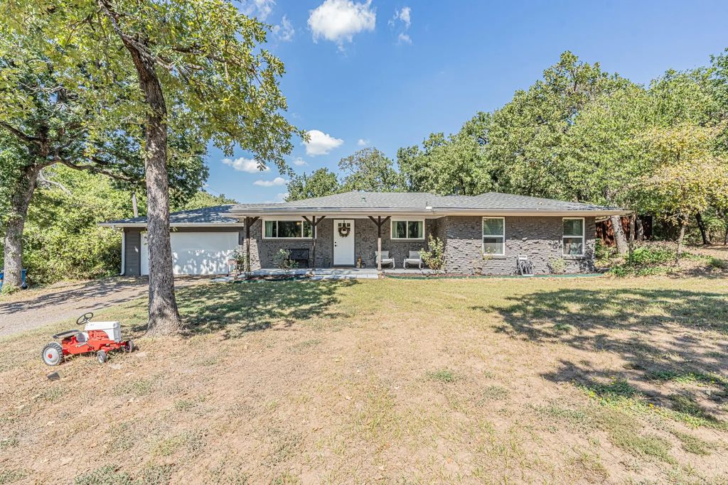 3745 Lucy Trimble Road, Burleson