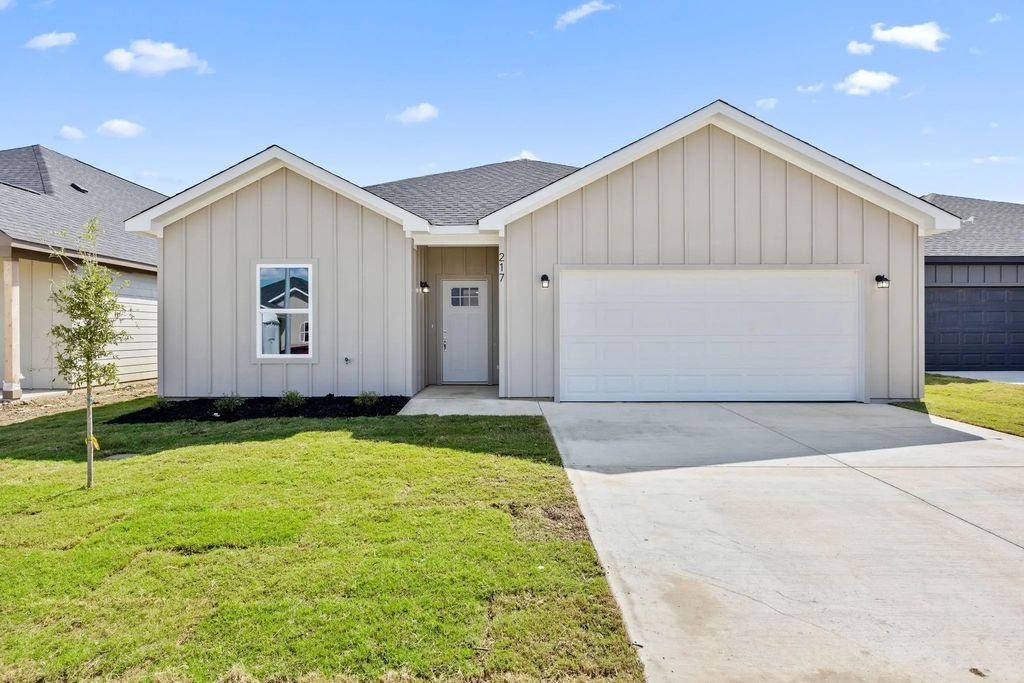 217 Lead Creek Drive, Fort Worth