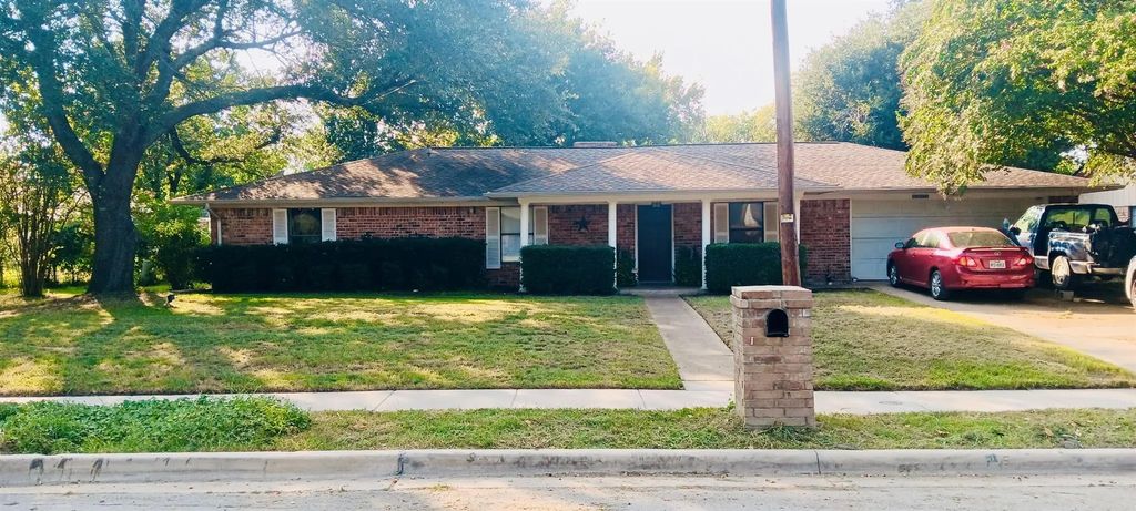 1322 Main Street, Kaufman