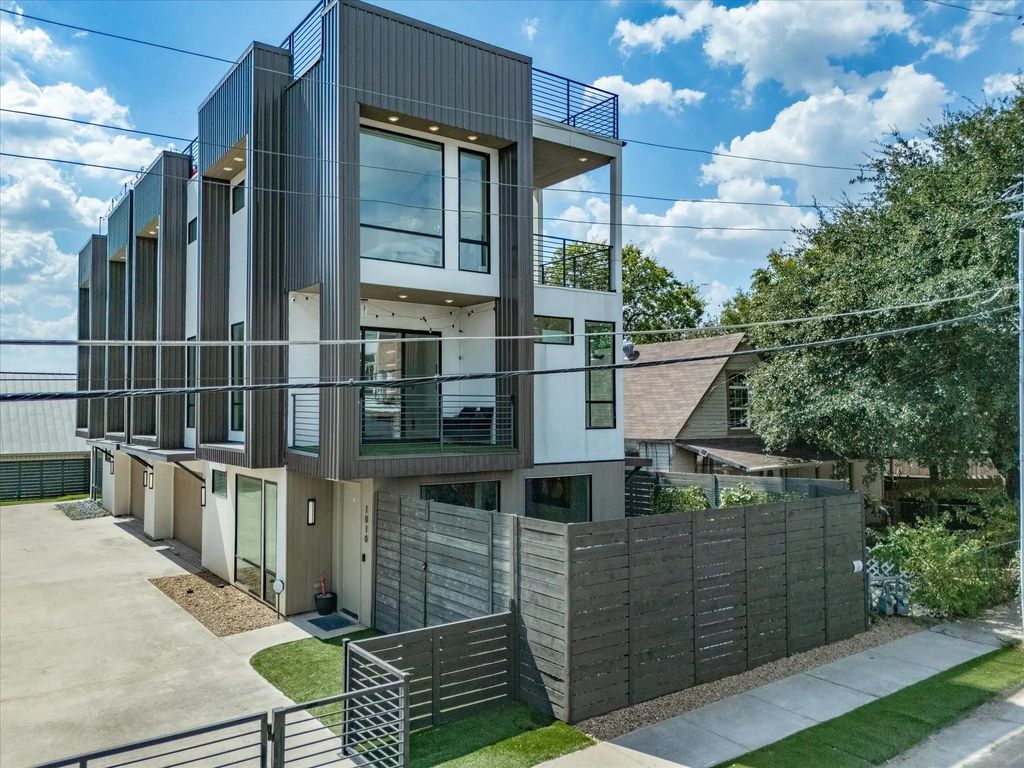 1010 Mobile Street, Dallas
