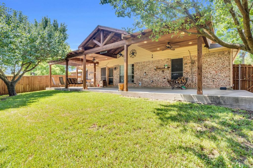 5528 Nuthatch Street, Dallas