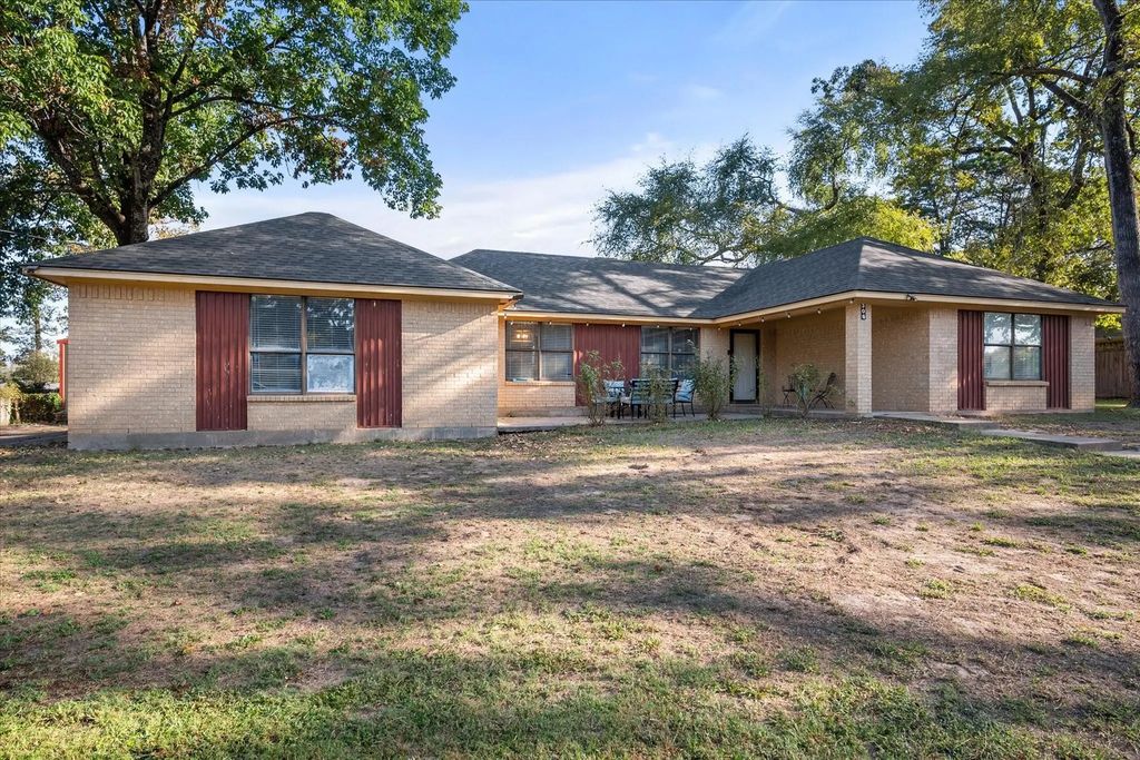 306 Private Road 1280, Fairfield
