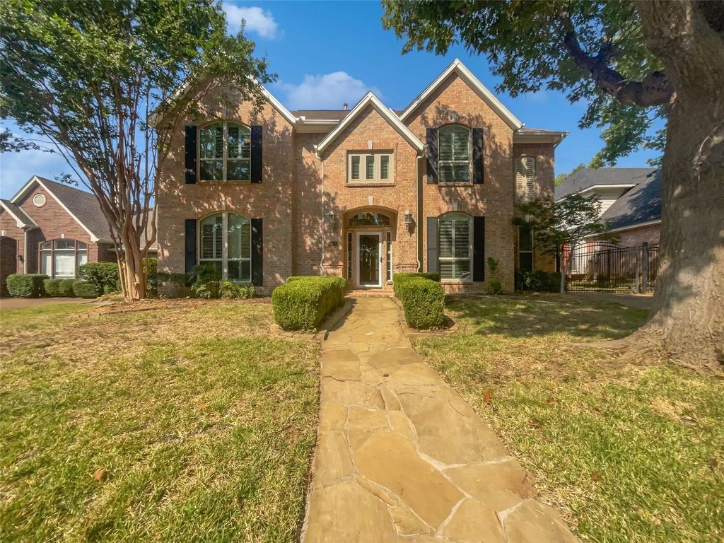 2206 Hunter Place Lane, Arlington