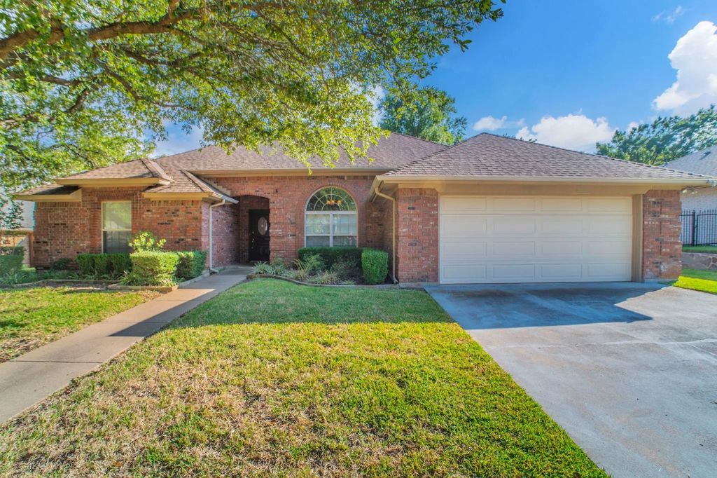 1412 Brookshire Drive, Bedford
