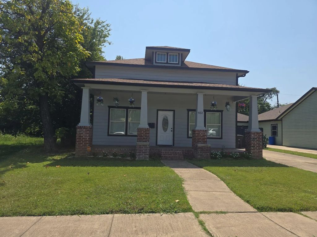 922 E Dashwood Street, Fort Worth