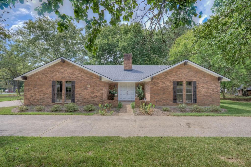 8202 Spring Valley Circle, Shreveport