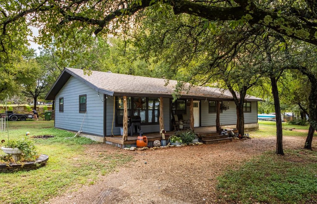 250 County Road 1723, Clifton