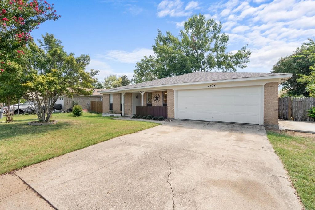 1704 Prince Drive, Benbrook