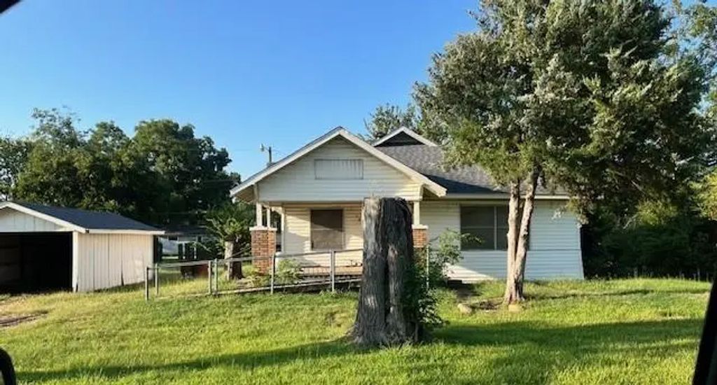 108 E Eubank Street, Mabank