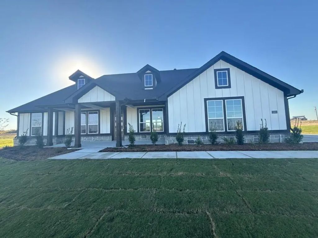 1080 County Road 200, Valley View