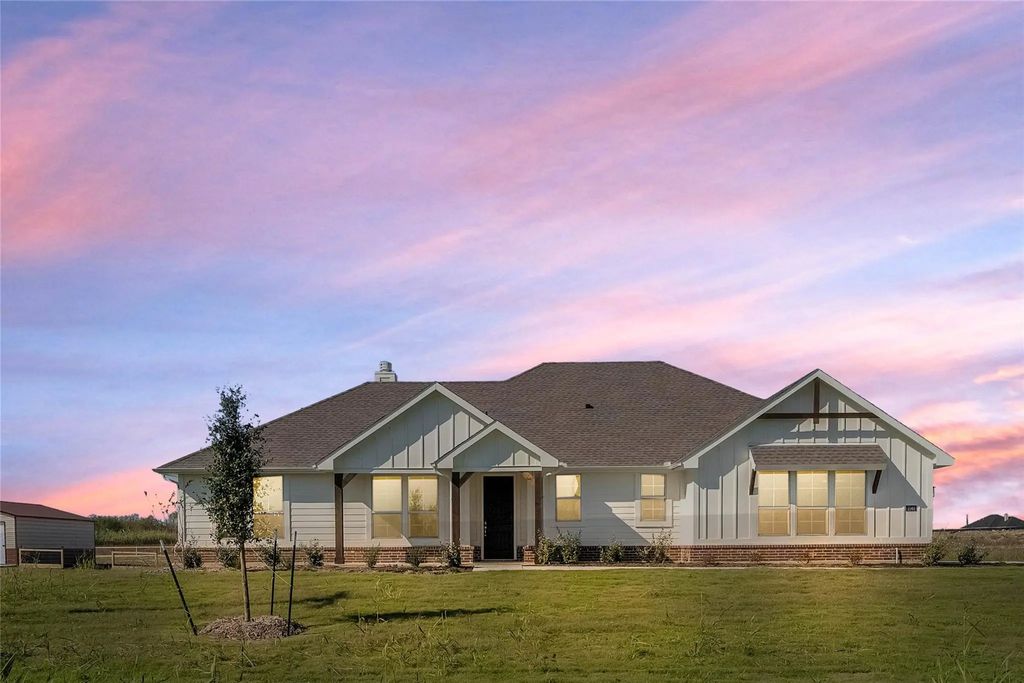 1140 County Road 200, Valley View