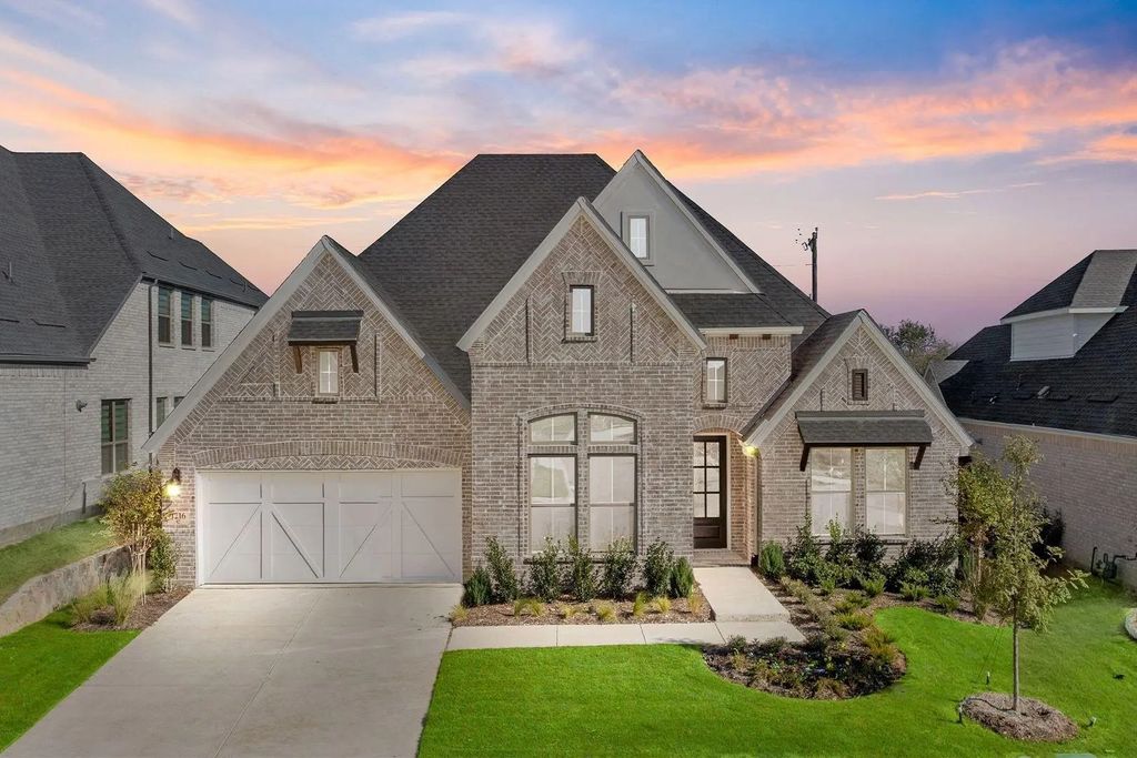 1216 Waterford, Celina