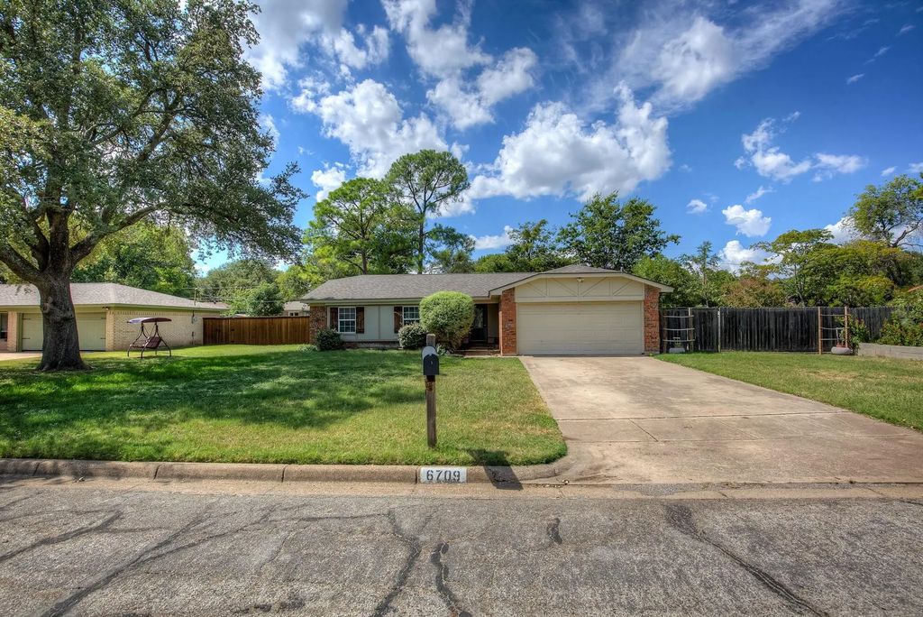 6709 Mabell Street, North Richland Hills