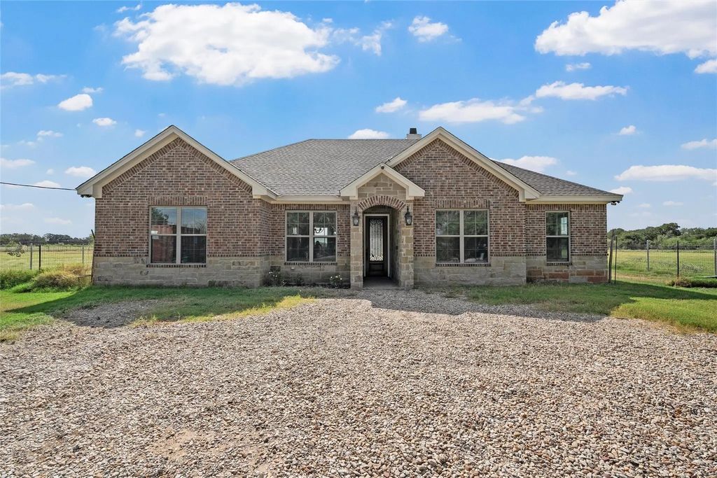 1411 Elm Lake Road, Riesel