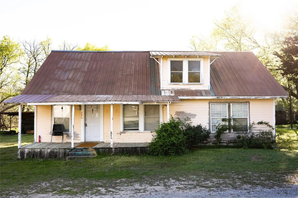 206 N Market Street, Saint Jo