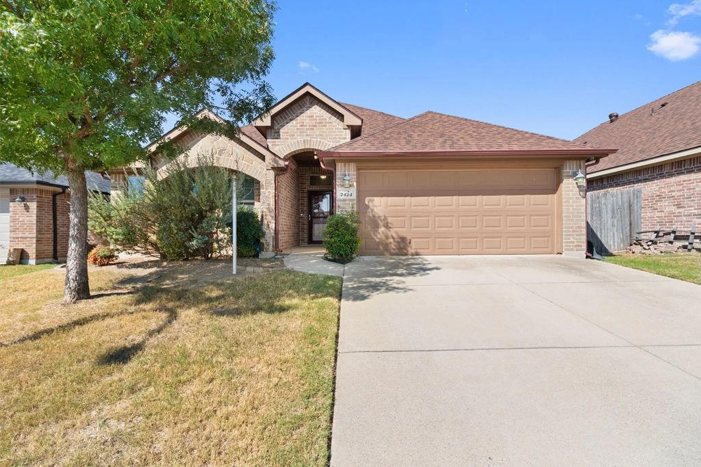 2424 Wakecrest Drive, Fort Worth