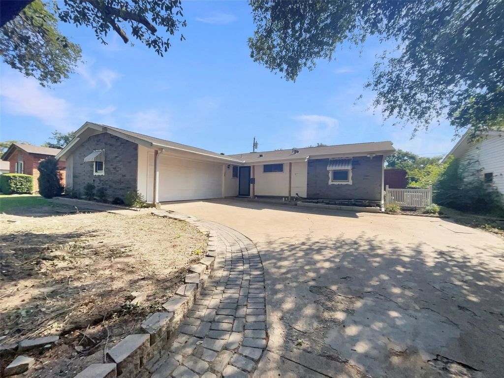 3310 Bryn Mawr Drive, Irving