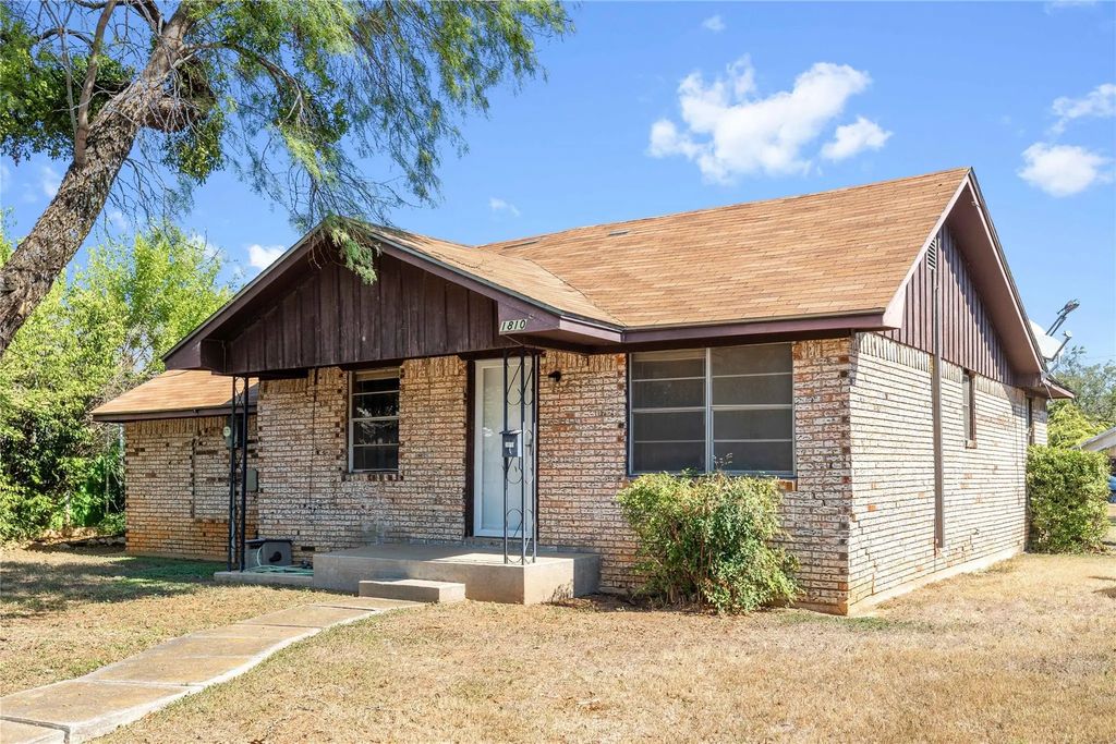 1810 9th Street, Brownwood