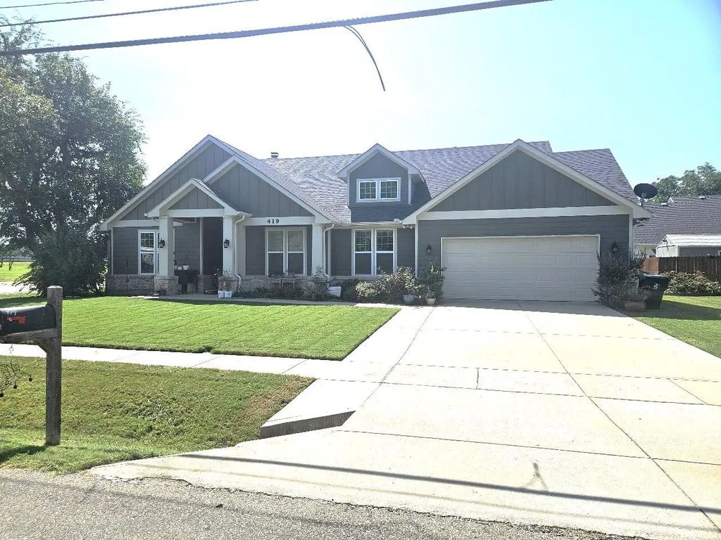 419 E Main Street, Pilot Point