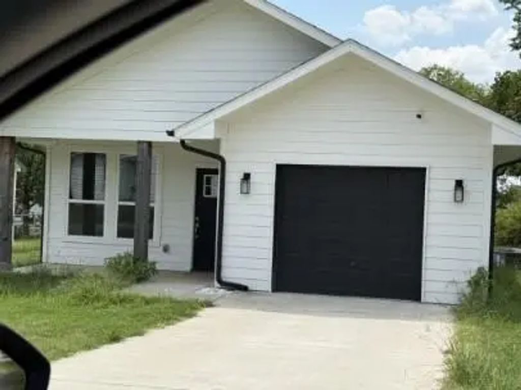 3907 Cornelia Street, Greenville