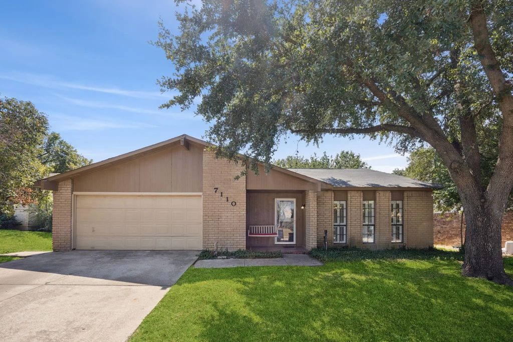 7110 Forestview Drive, Arlington