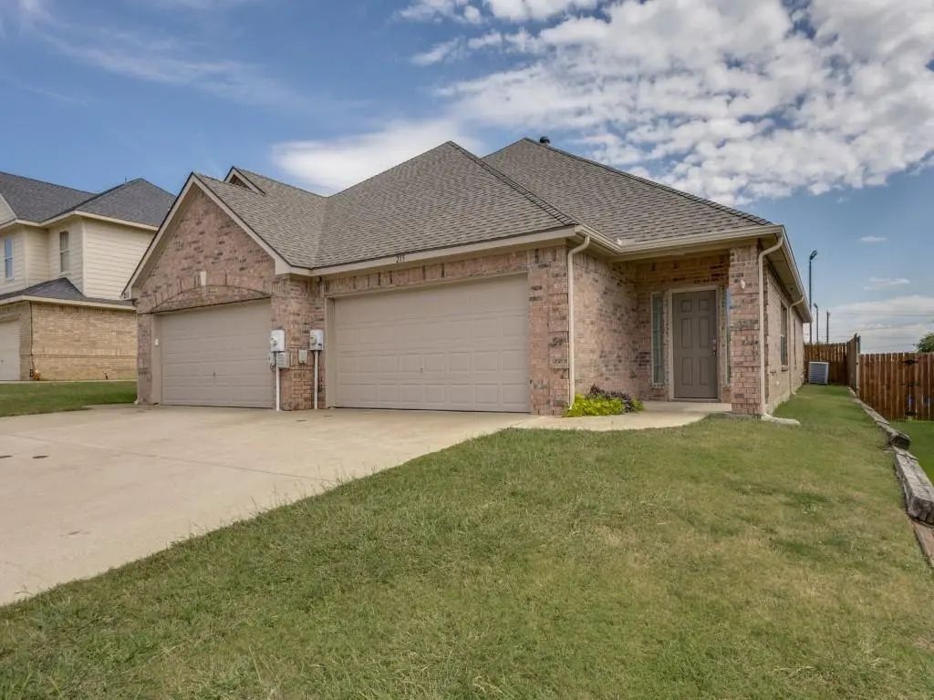 211 Irick Court, Aubrey