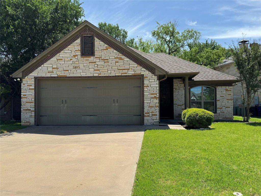 1309 Preston Trail Court, Granbury