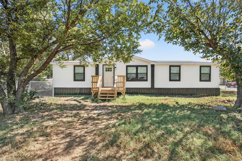 1205 N Columbia Street, Stephenville
