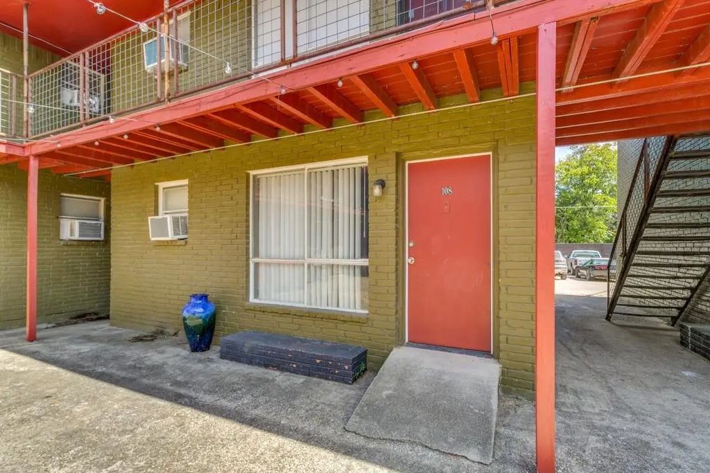 5526 Reiger Avenue 111, Dallas