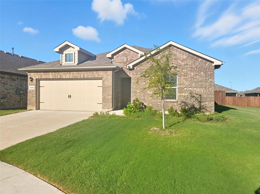 8400 High Hill Drive, Fort Worth