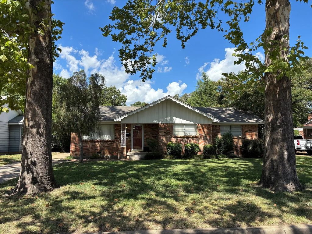 4826 Black Oak Lane, River Oaks