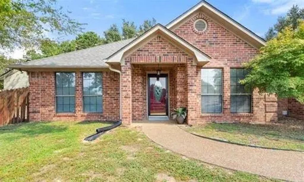 319 Hideaway Lane E, Hideaway