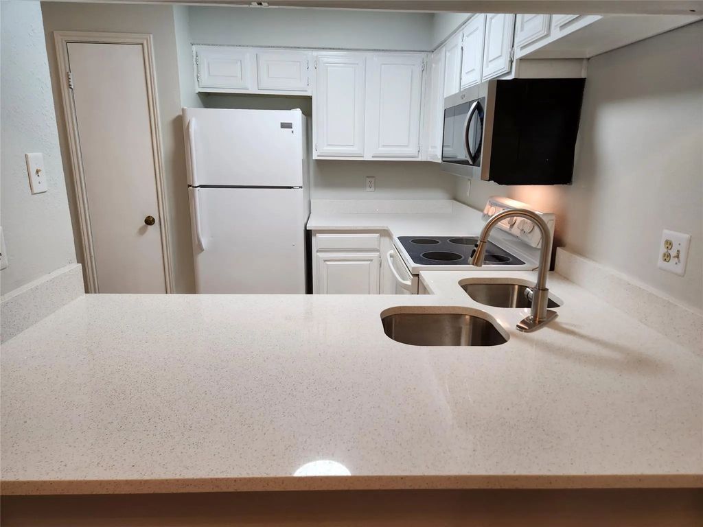 8545 Midpark Road 12, Dallas