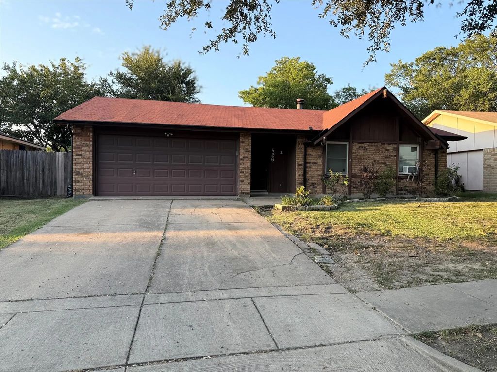 426 Clearwood Drive, Grand Prairie