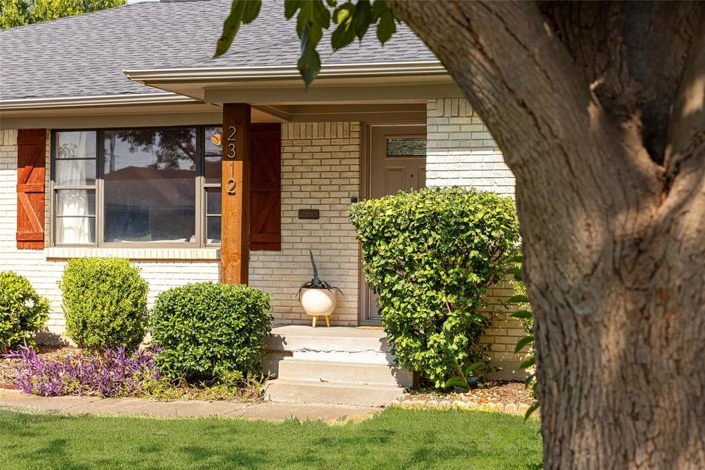 2312 Wildoak Drive, Dallas